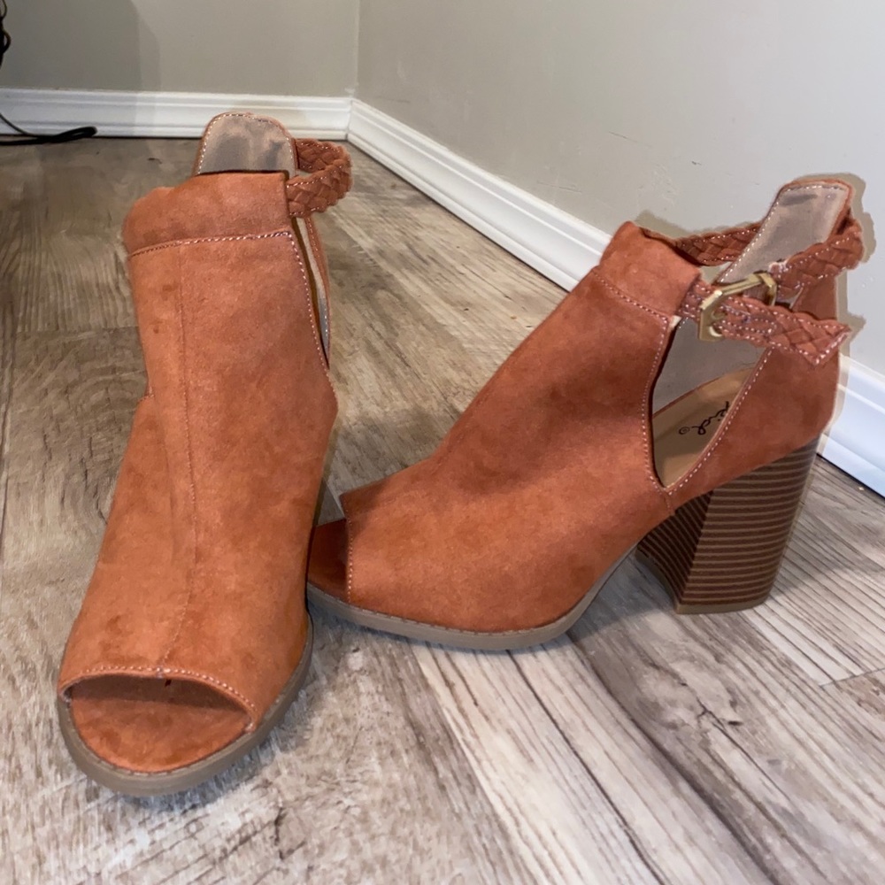 Never worn heels